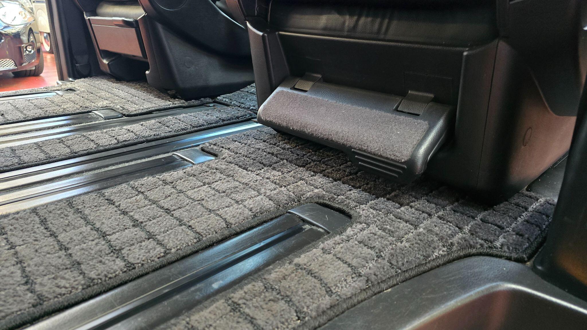 Nissan Elgrand view 19