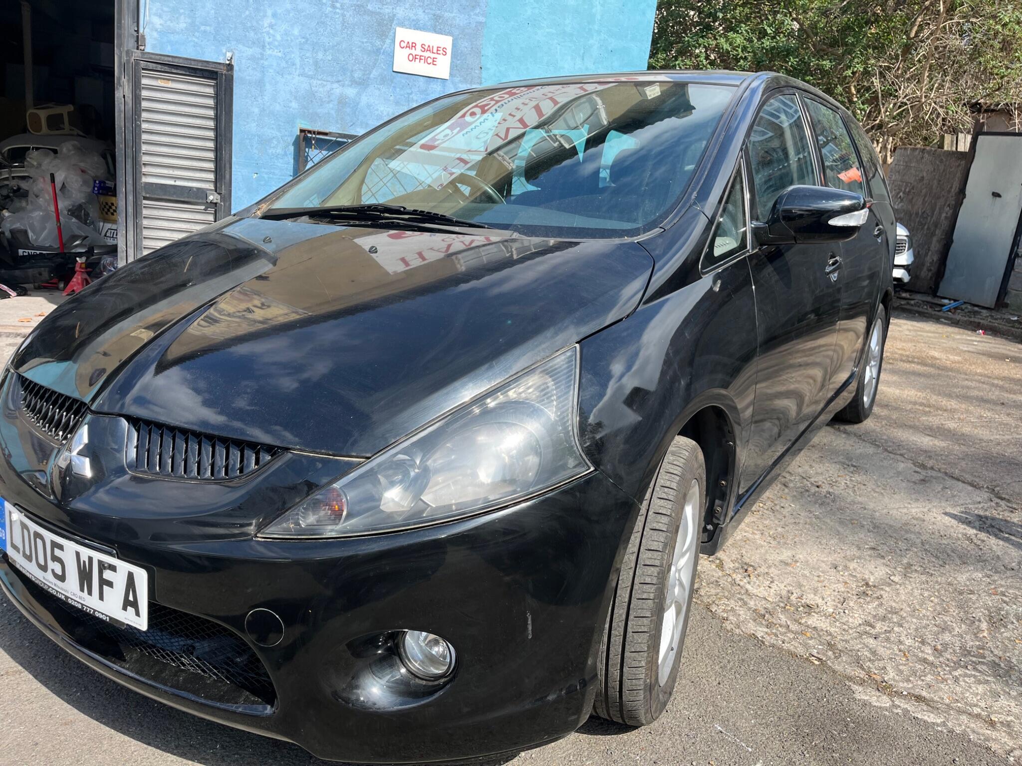 2005 Mitsubishi Grandis in Black for sale