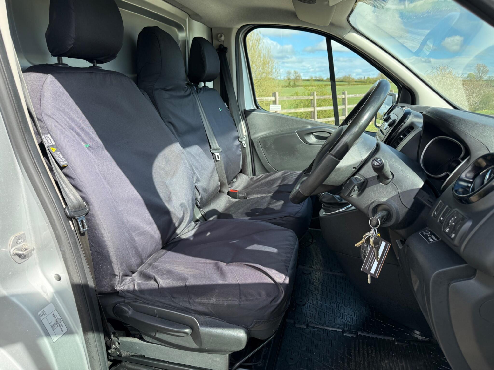 Vauxhall Vivaro 1.6 CDTi 2900 BiTurbo Sportive L1 H1 Euro 6 (s/s) 5dr — photo 30 of 98