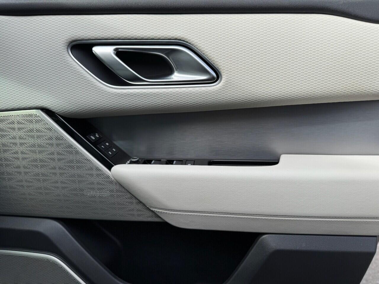 Land Rover Range Rover Velar view 22