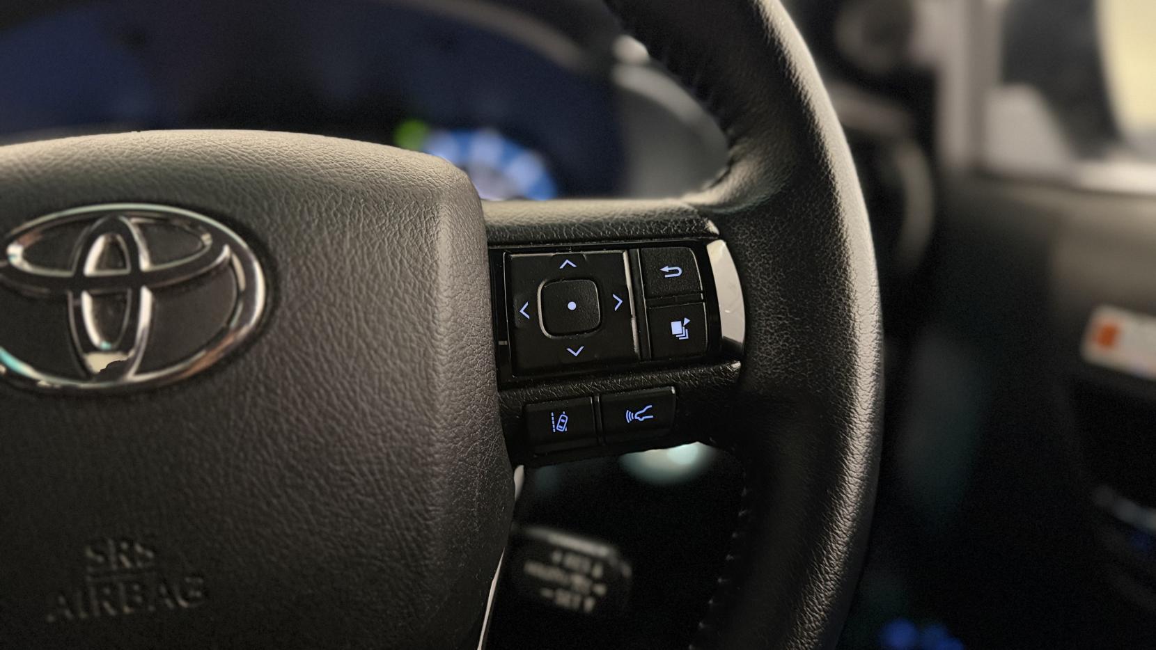 Toyota Hilux view 18
