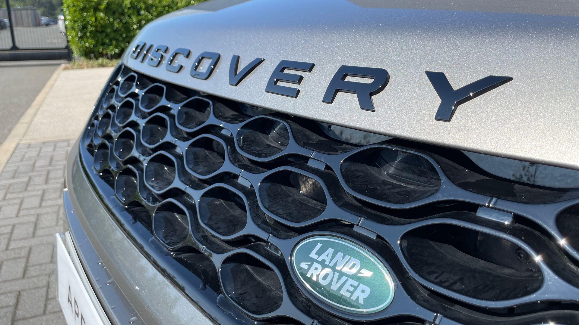 Land Rover Discovery Sport view 31