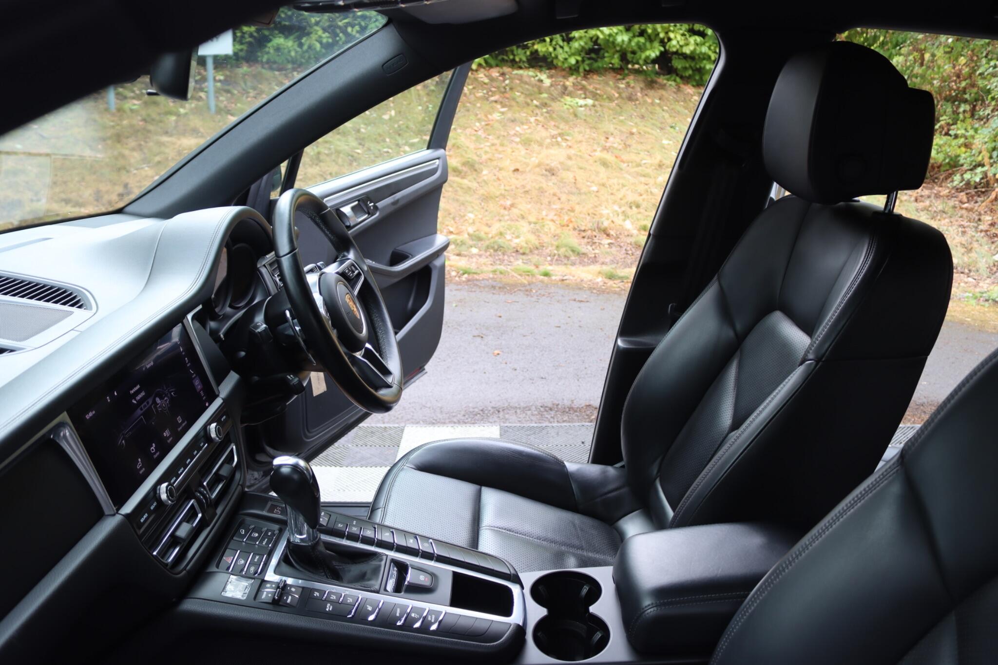 Porsche Macan view 38