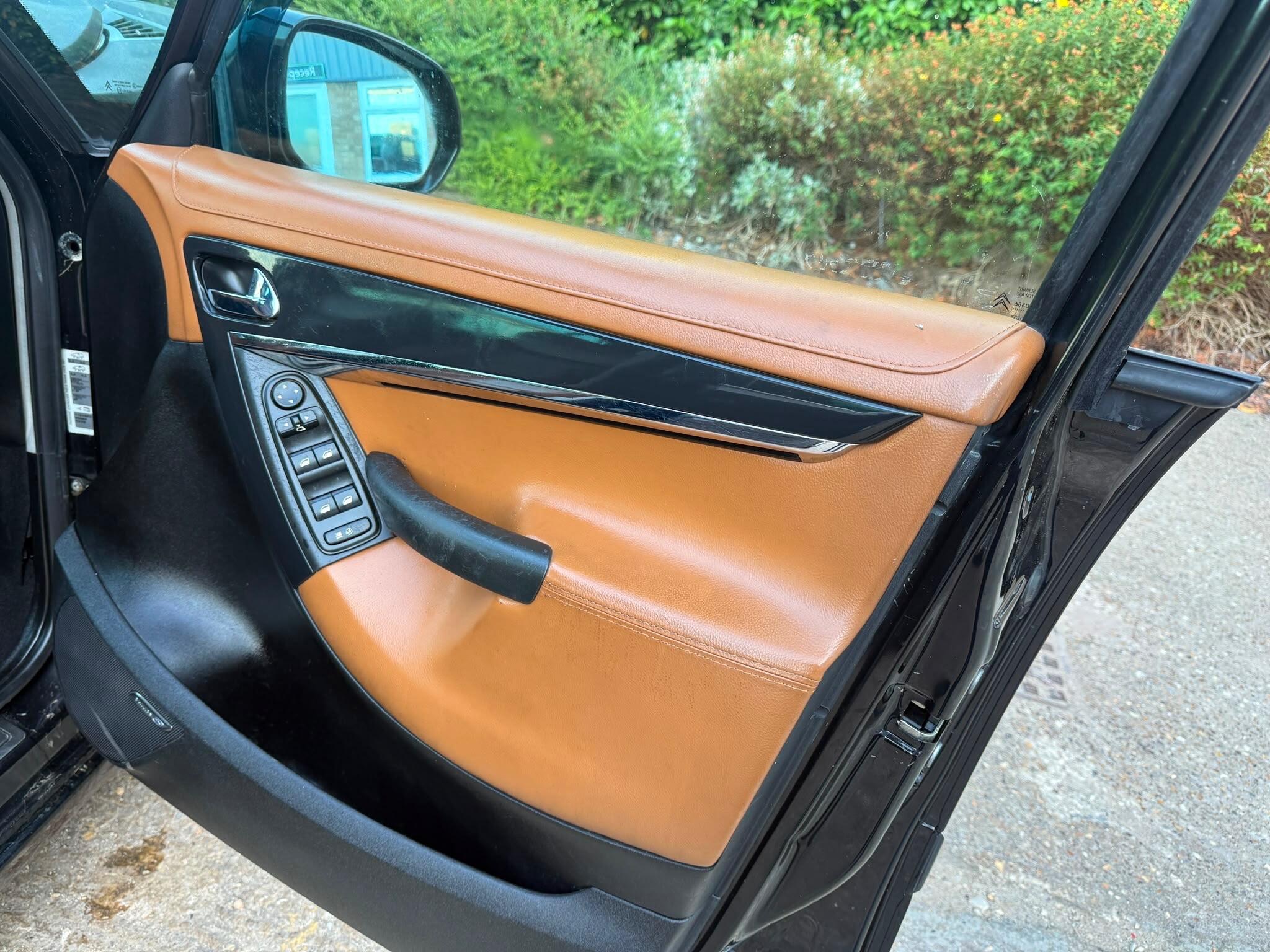 Citroen Grand C4 Picasso view 11