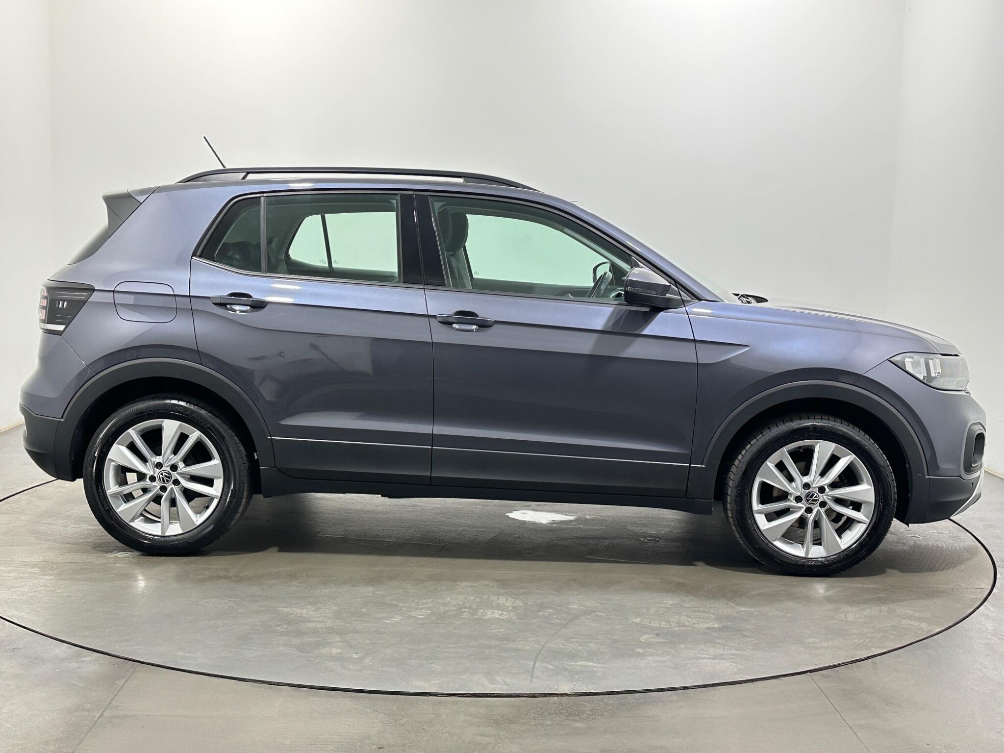 Volkswagen T-Cross view 9