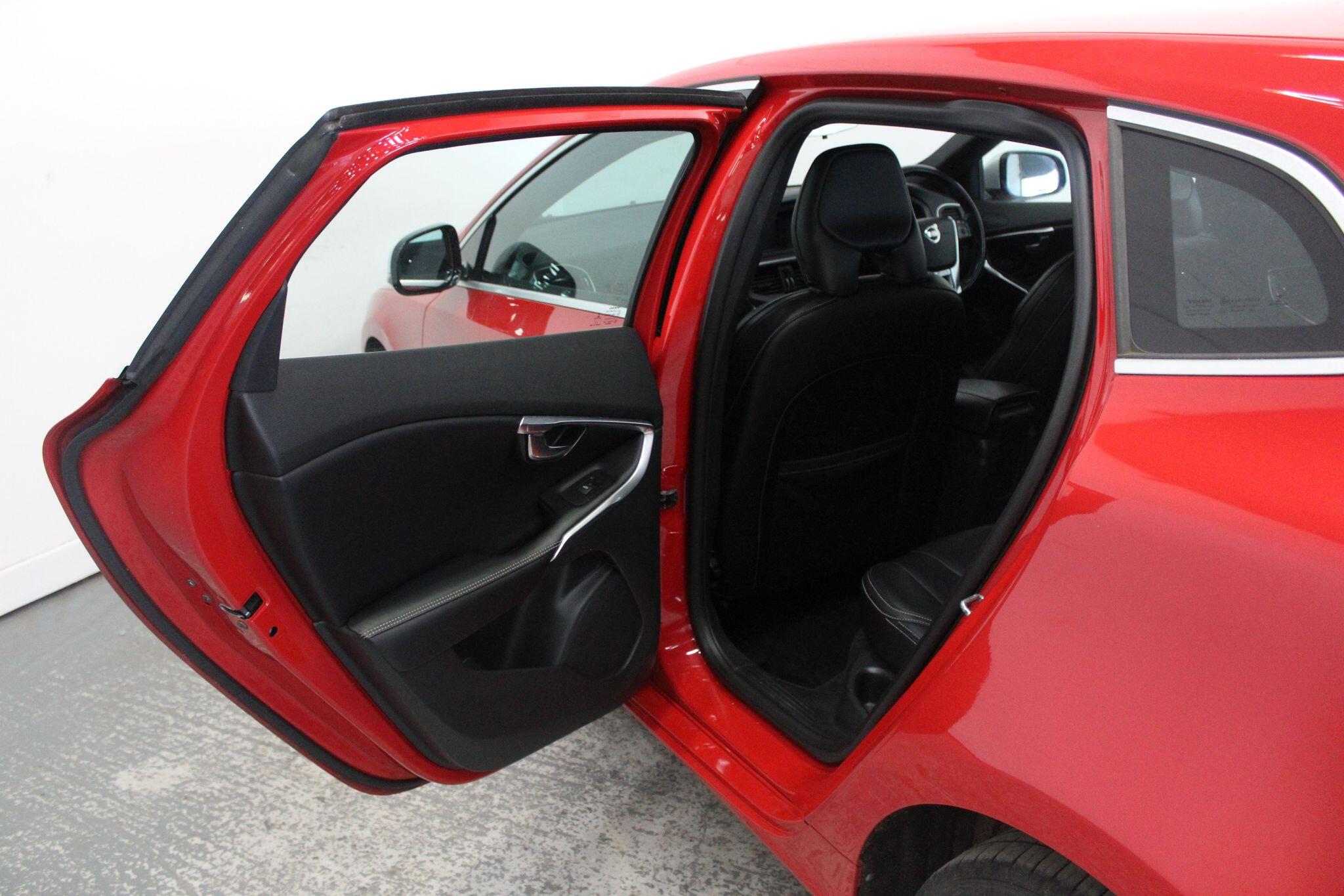 Volvo V40 view 26