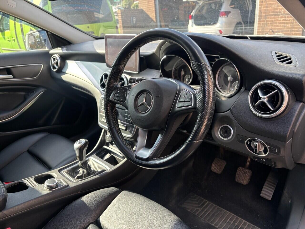 Mercedes-Benz Gla view 9