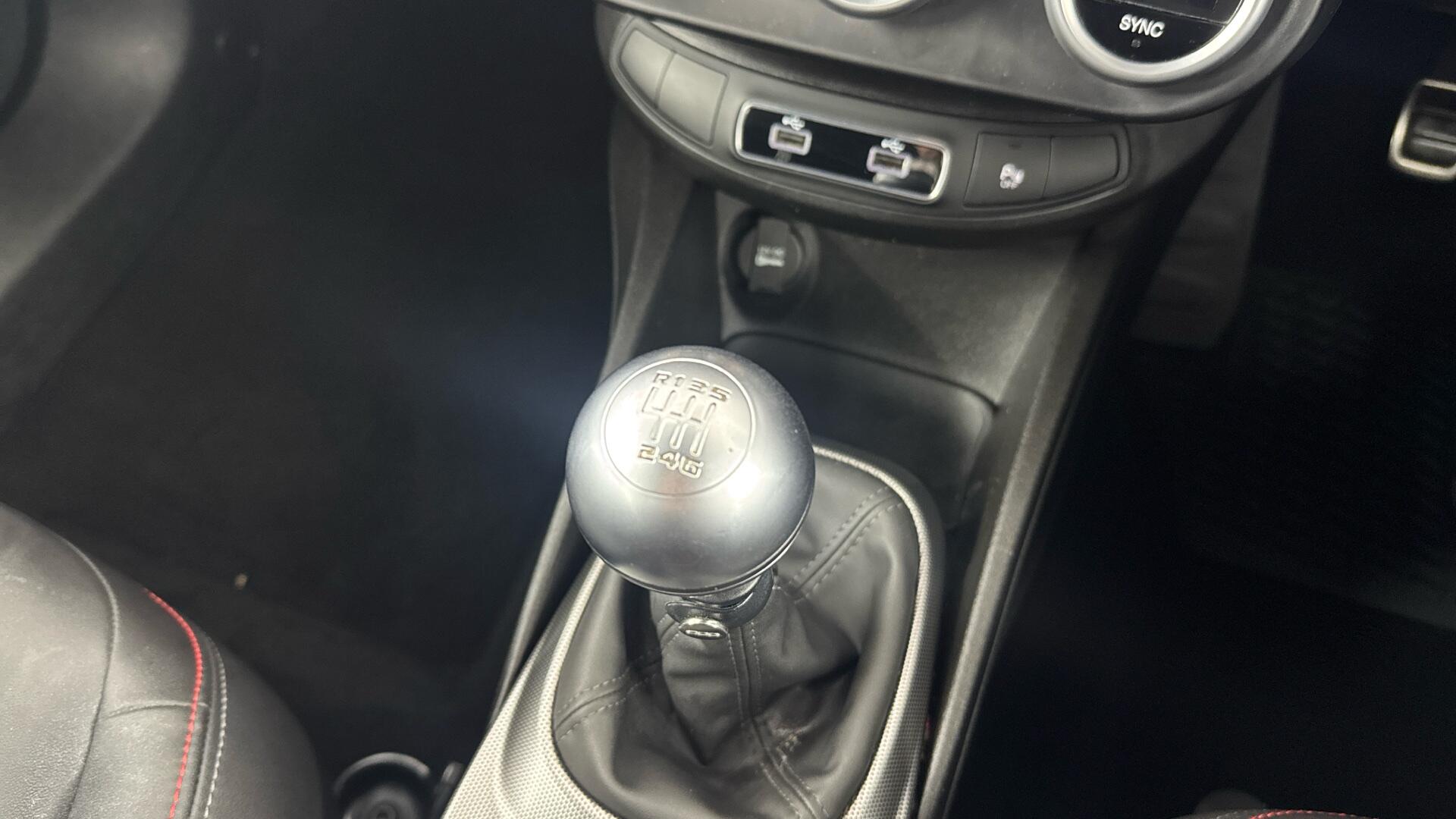 Fiat 500X view 35