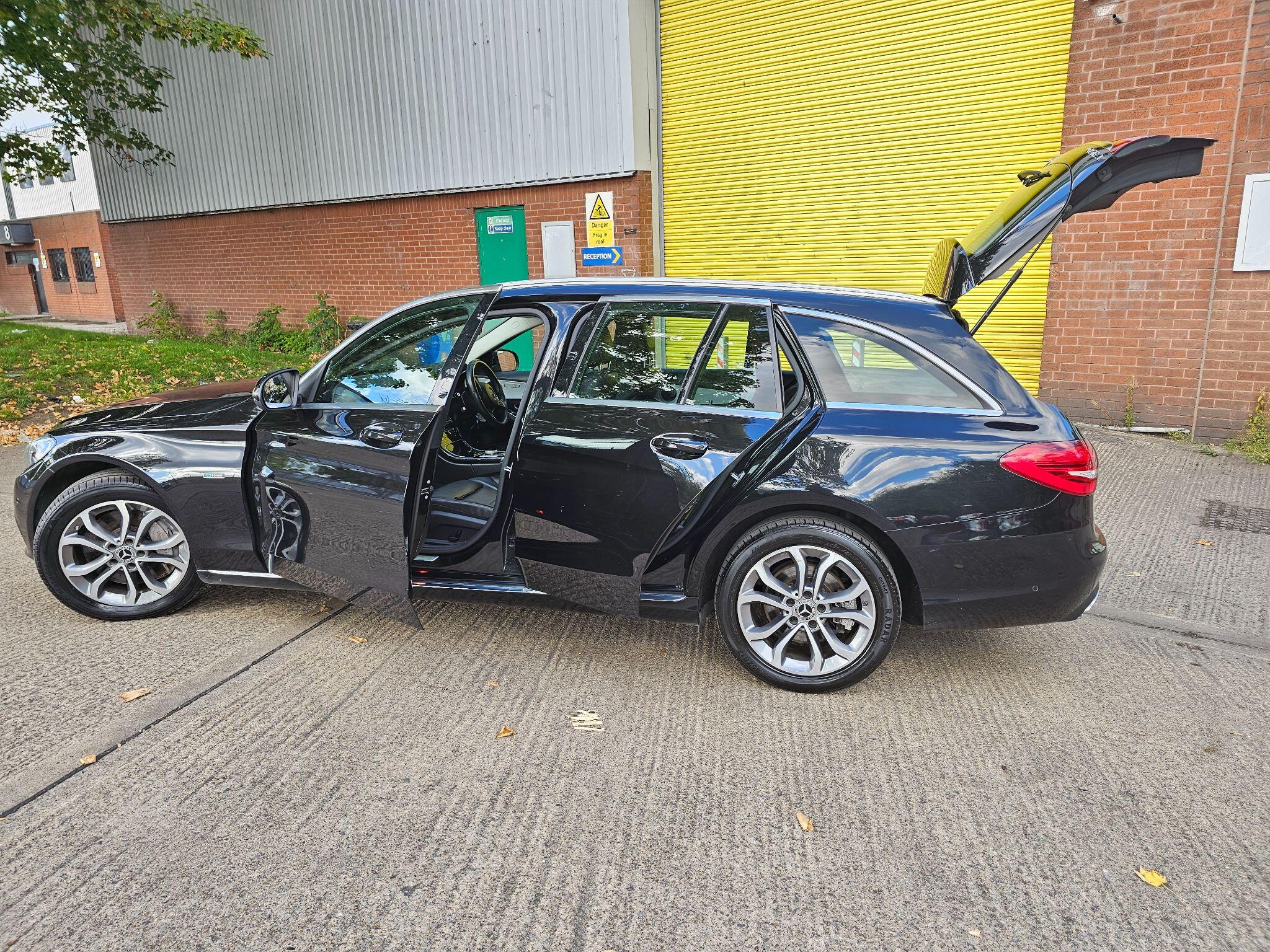 Mercedes-Benz C-Class view 31