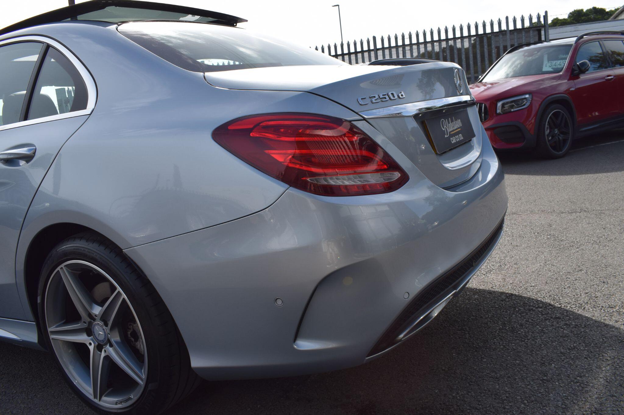 Mercedes-Benz C-Class view 44