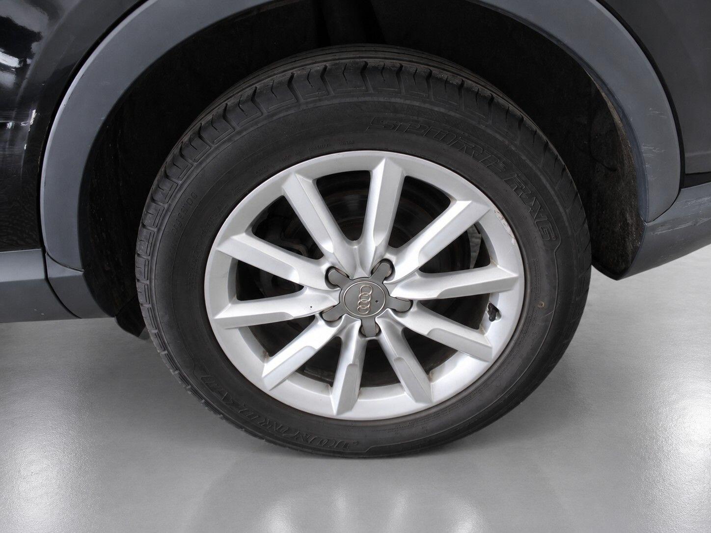 Audi Q3 view 55