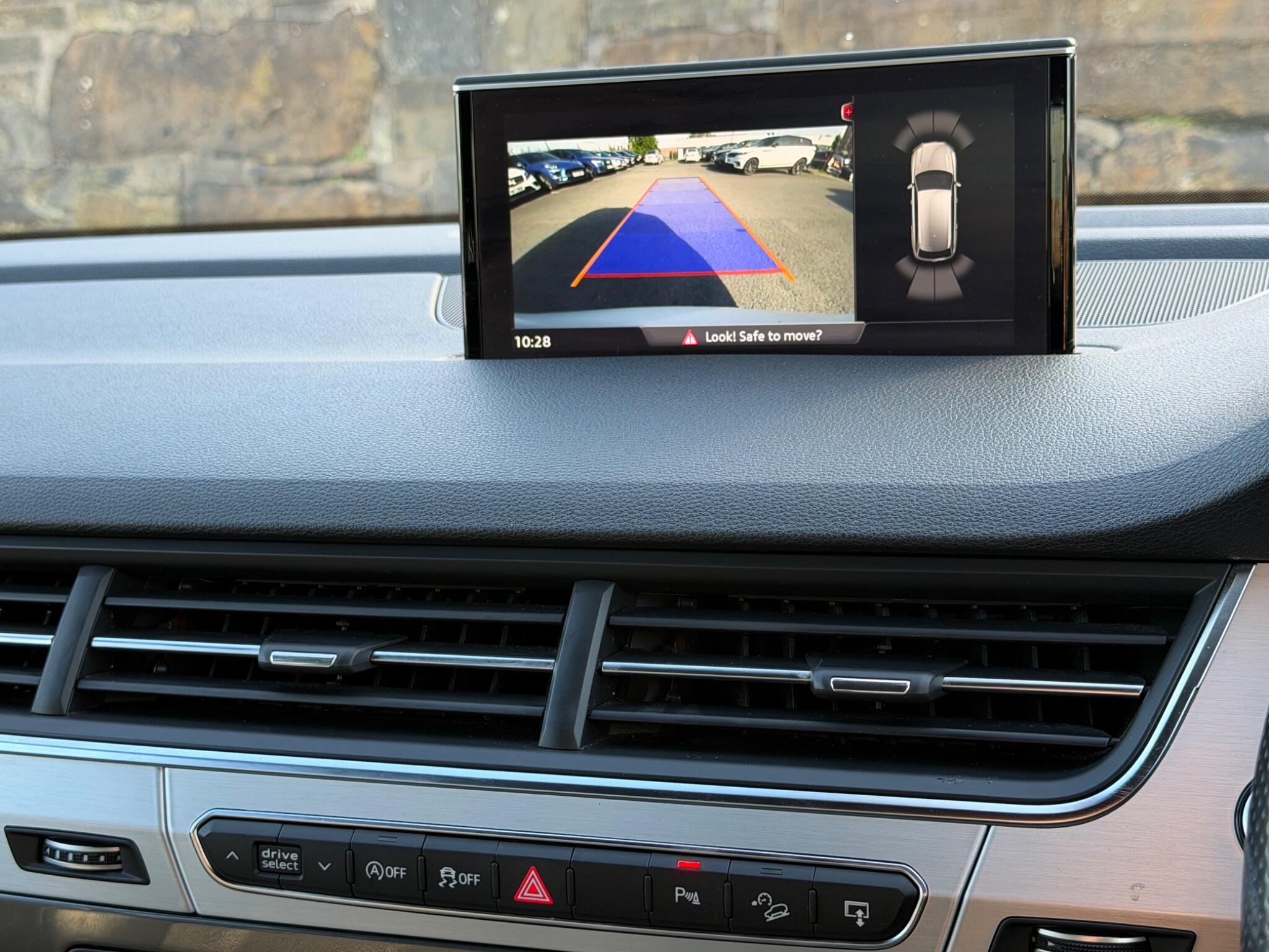 Audi Q7 view 33