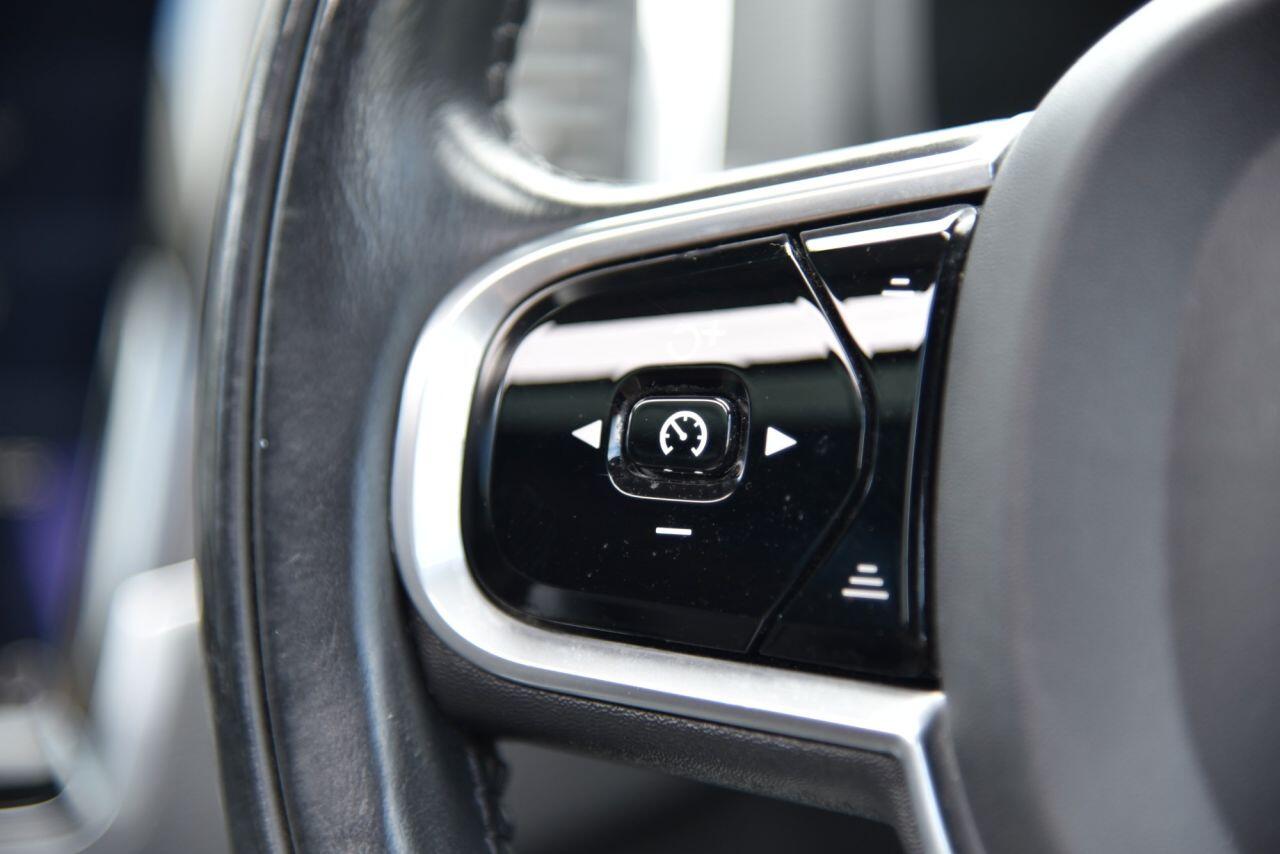 Volvo XC90 view 32