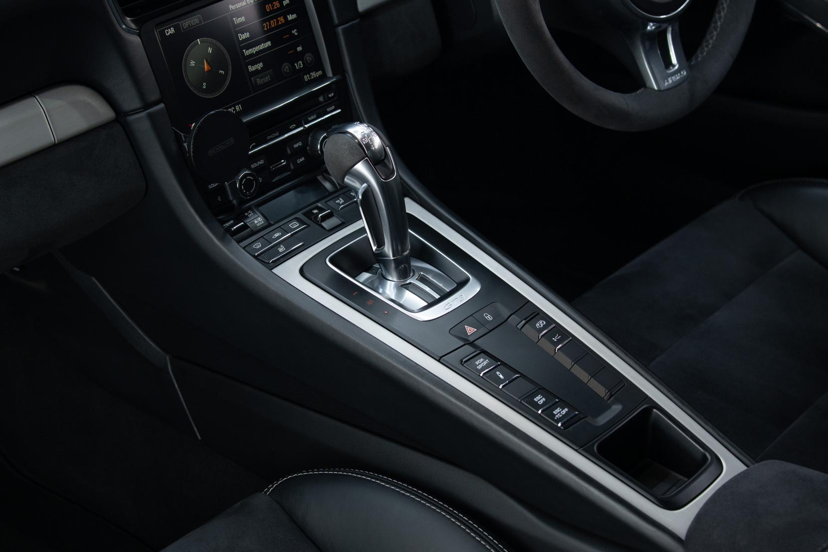 Porsche 911 view 5