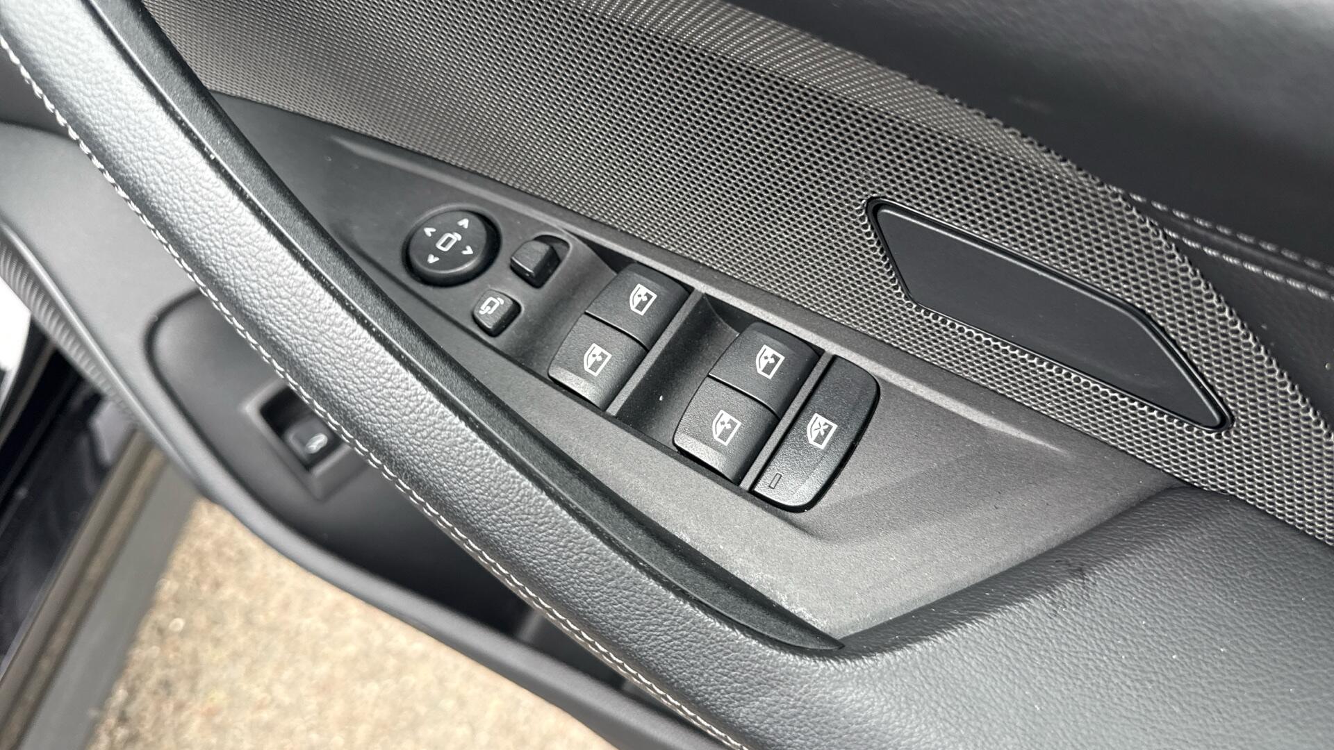 BMW i4 view 40