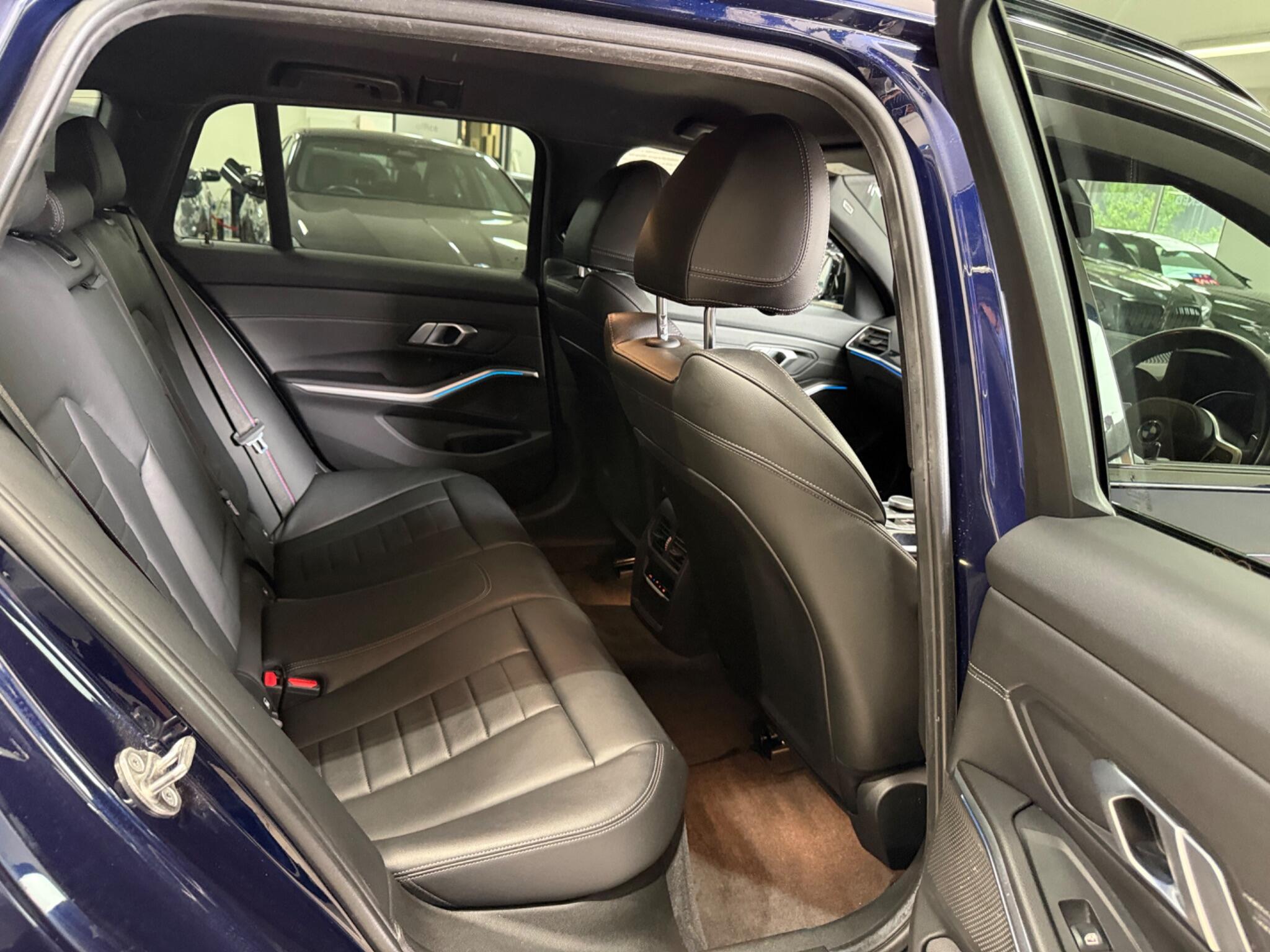 BMW 3 Series view 38