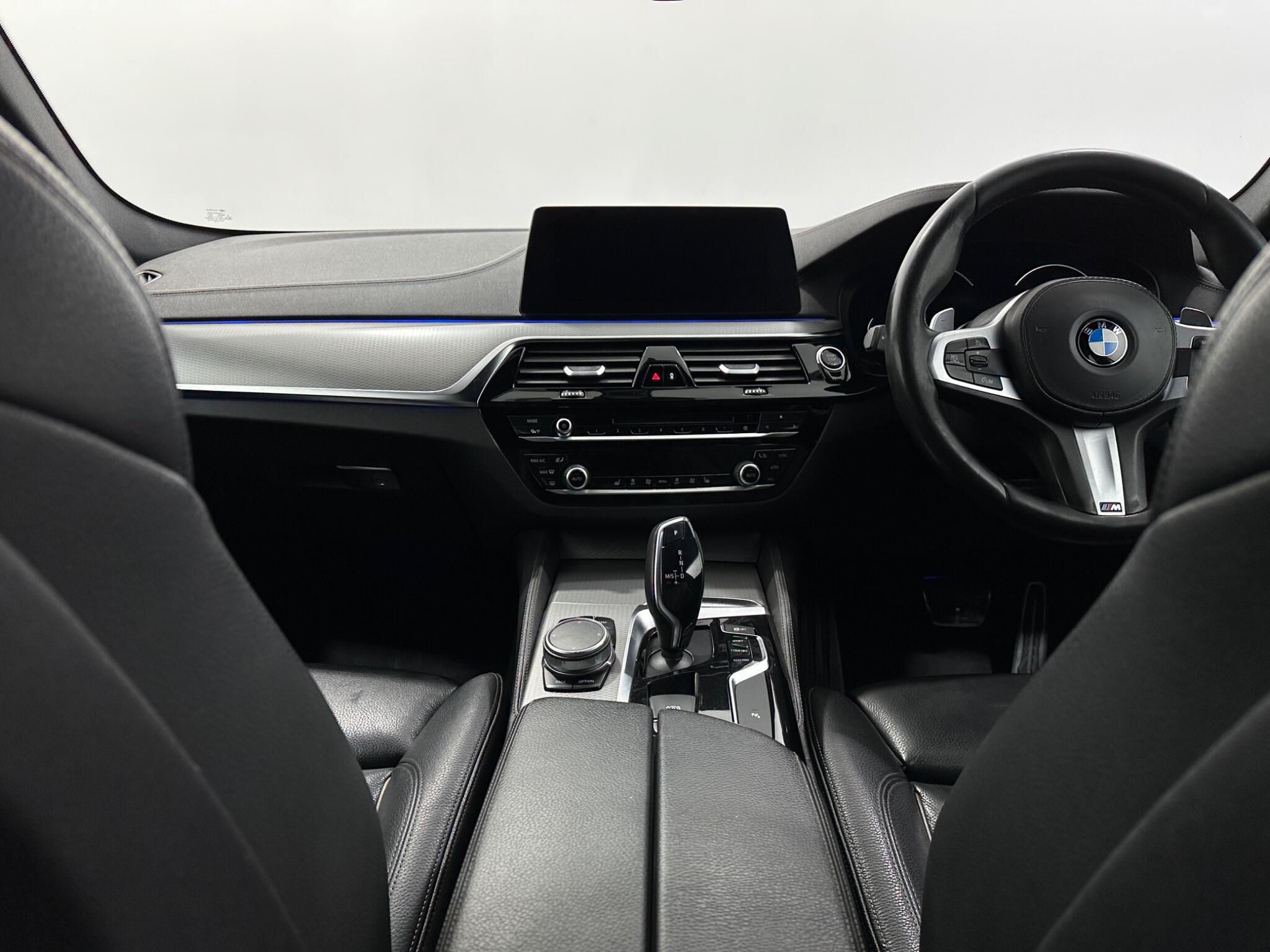 BMW 5 Series view 19