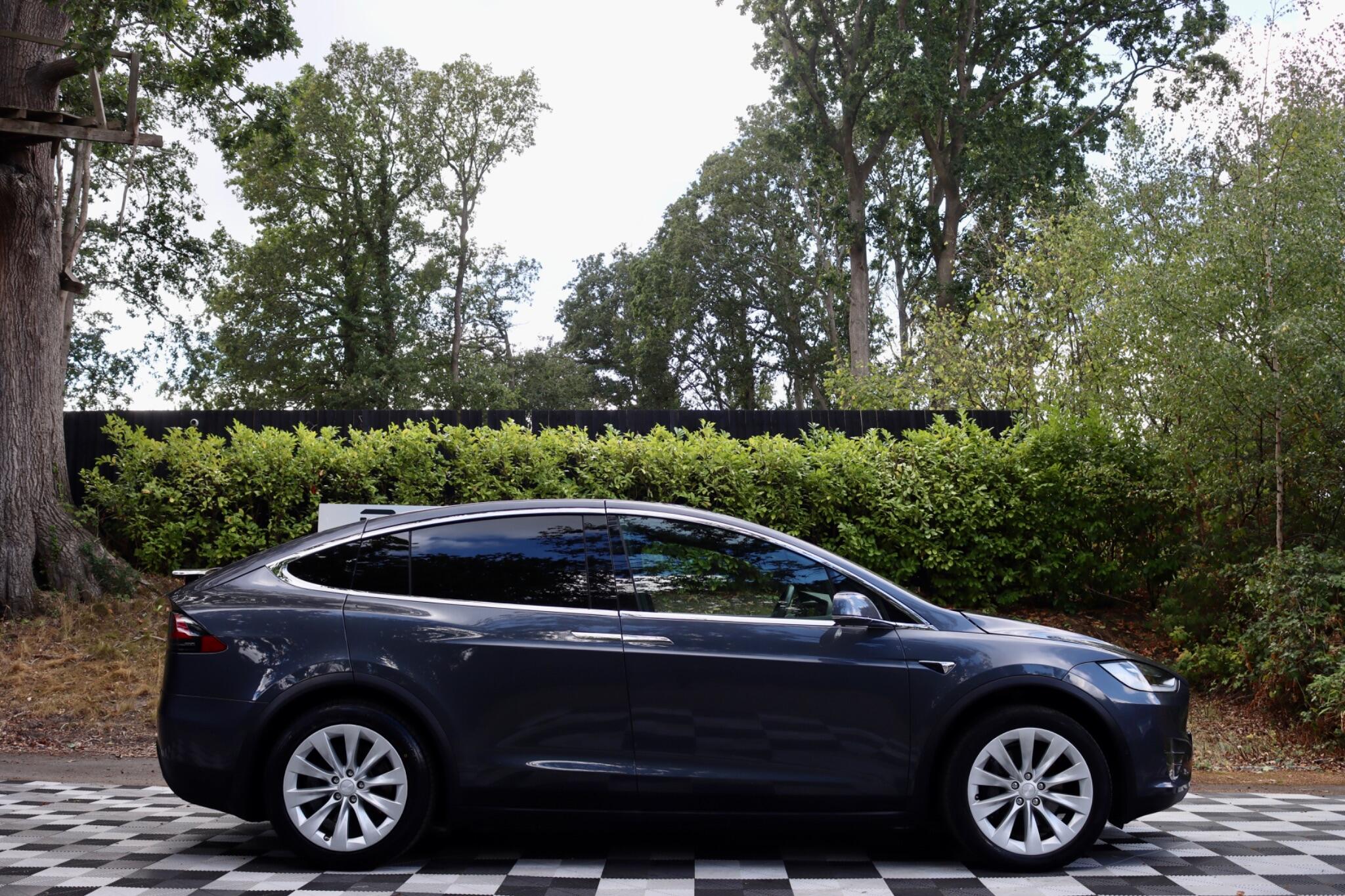 Tesla Model X view 28