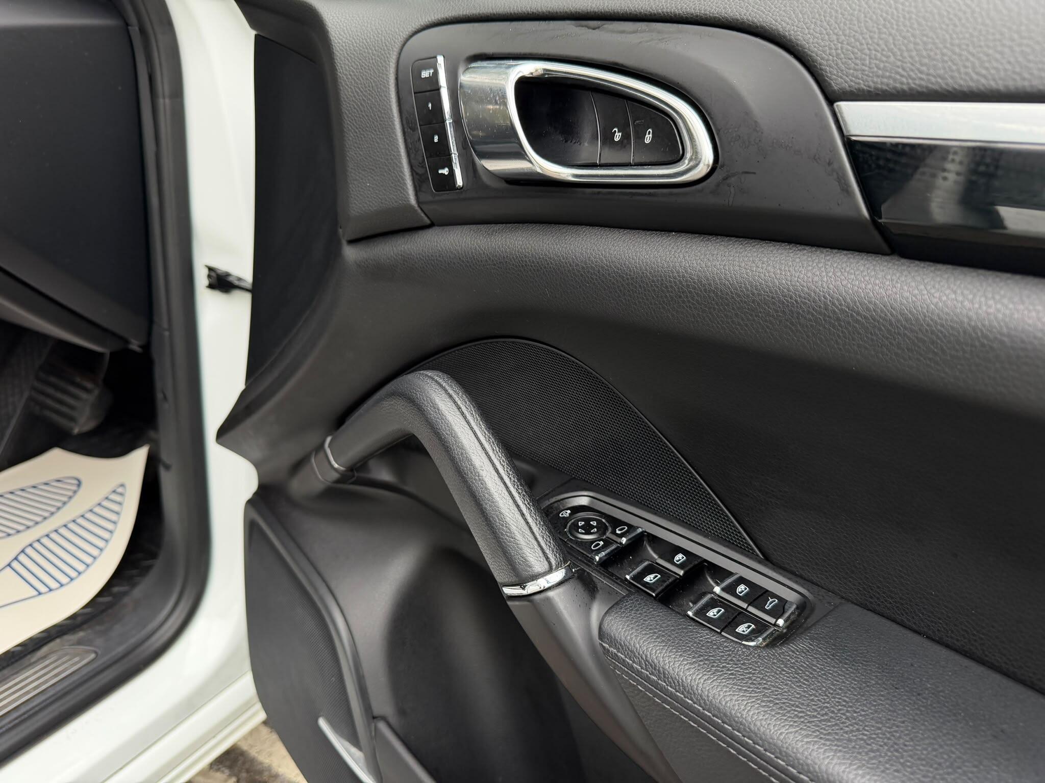 Porsche Cayenne view 24