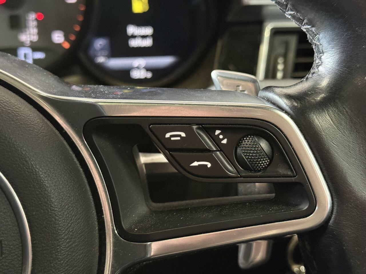 Porsche Macan view 39