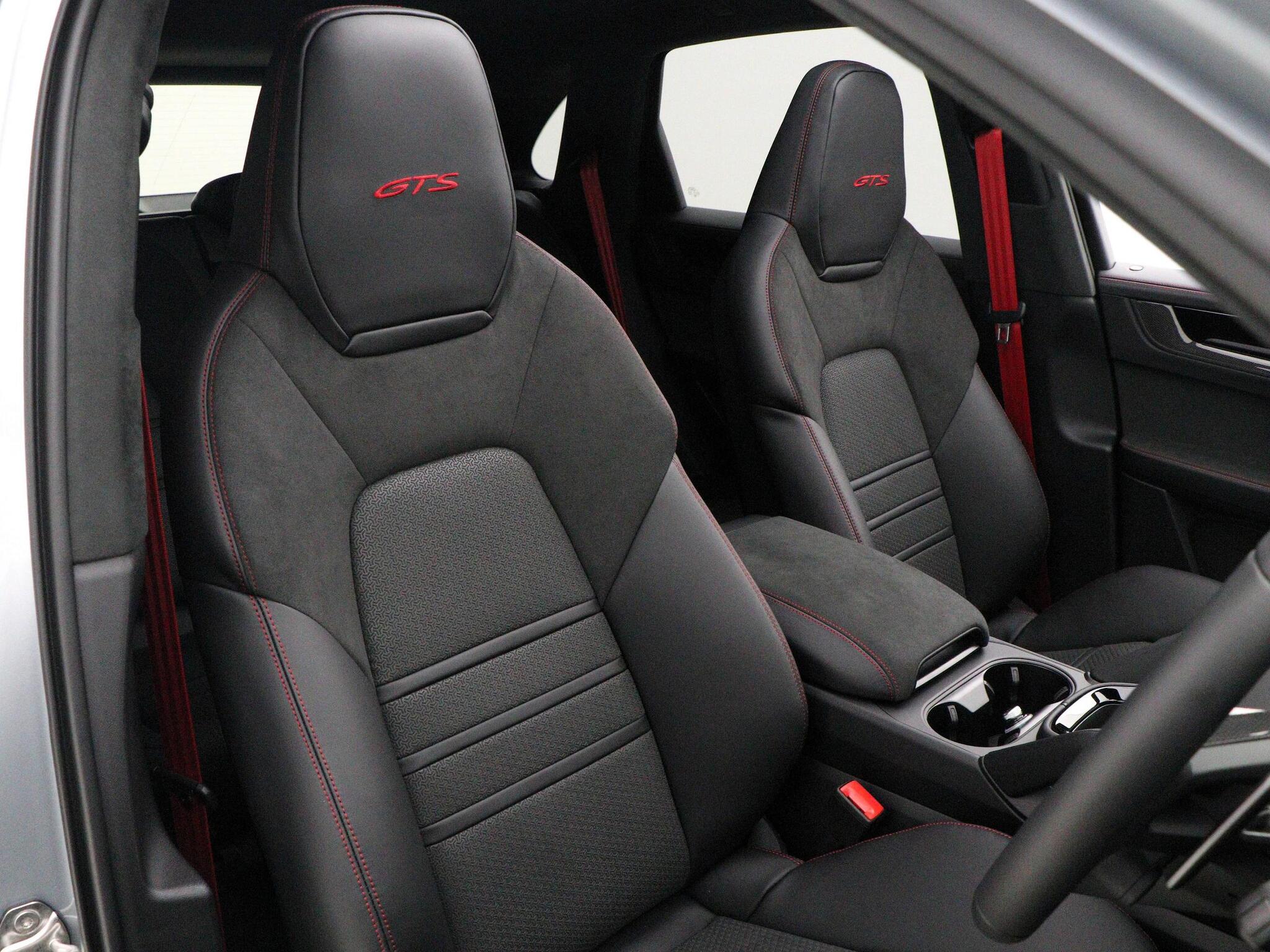 Porsche Cayenne view 26