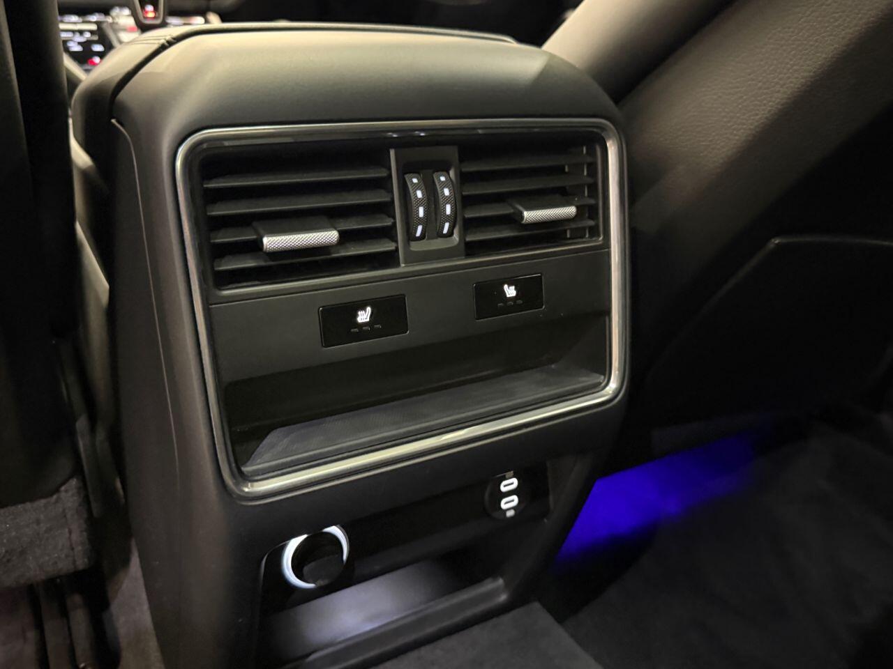 Porsche Cayenne view 36