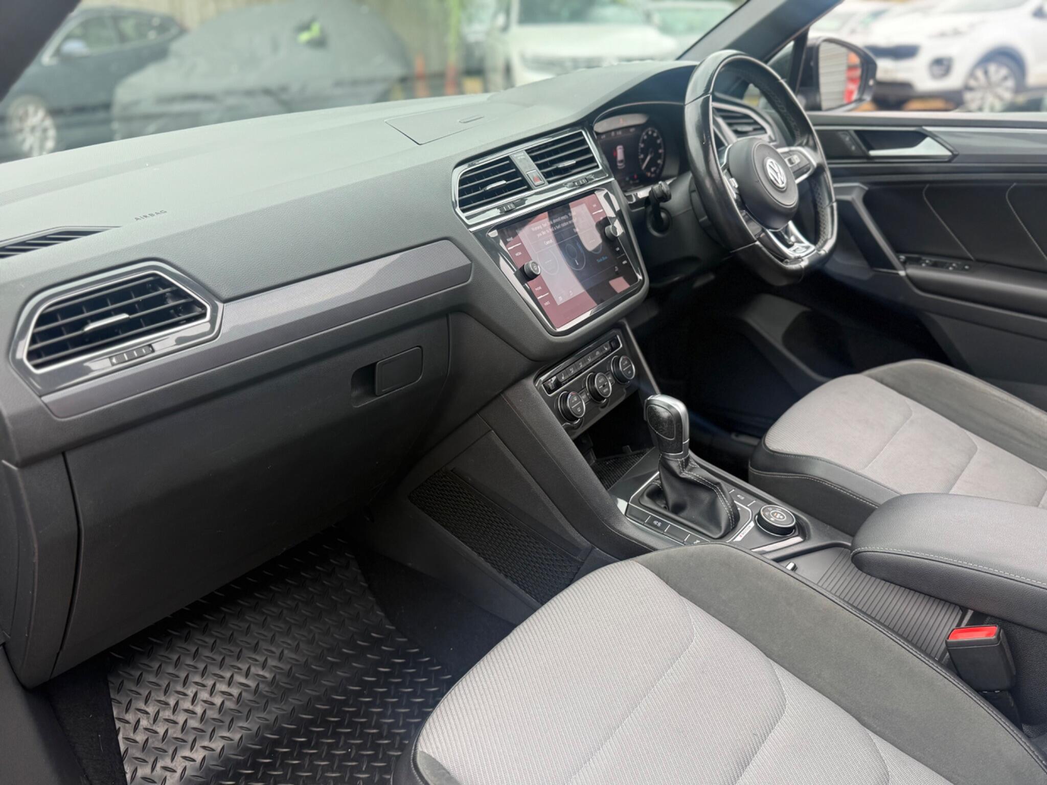 Volkswagen Tiguan view 13