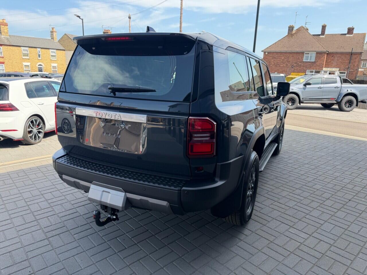 Toyota Land Cruiser view 7