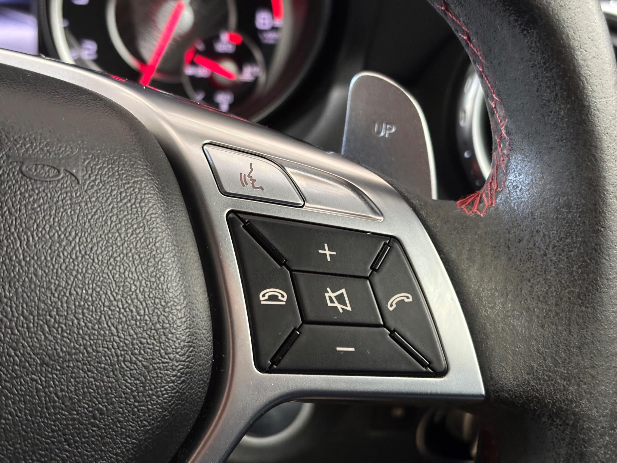 Mercedes-Benz Gla view 35