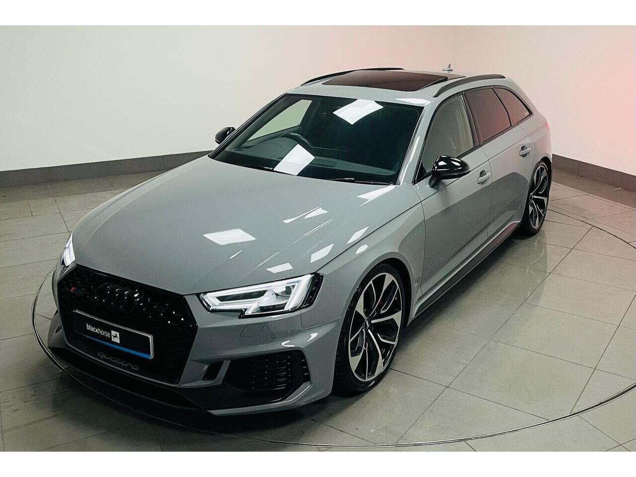 Audi RS4 view 12
