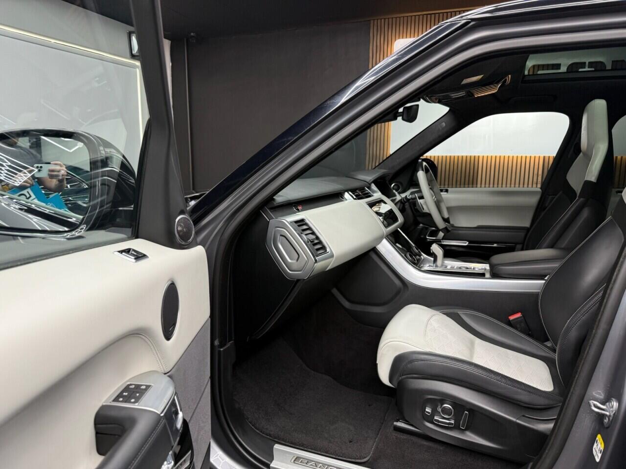 Land Rover Range Rover Sport view 28