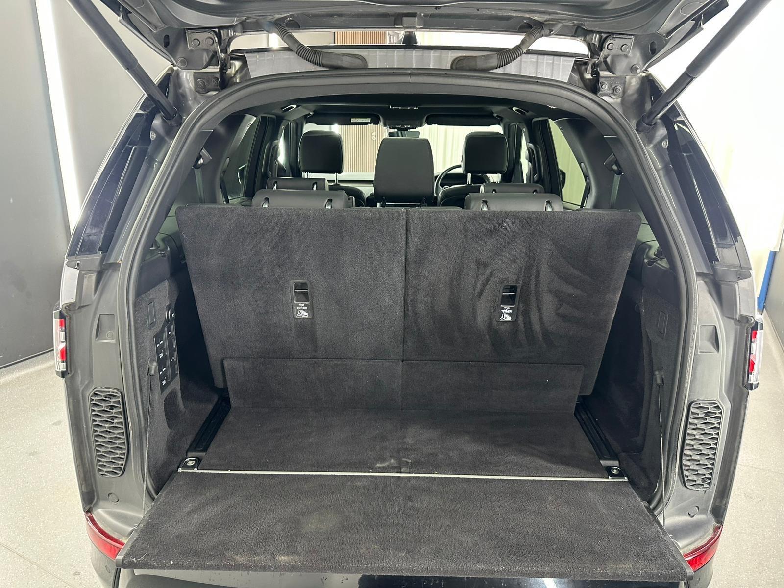 Land Rover Discovery view 23