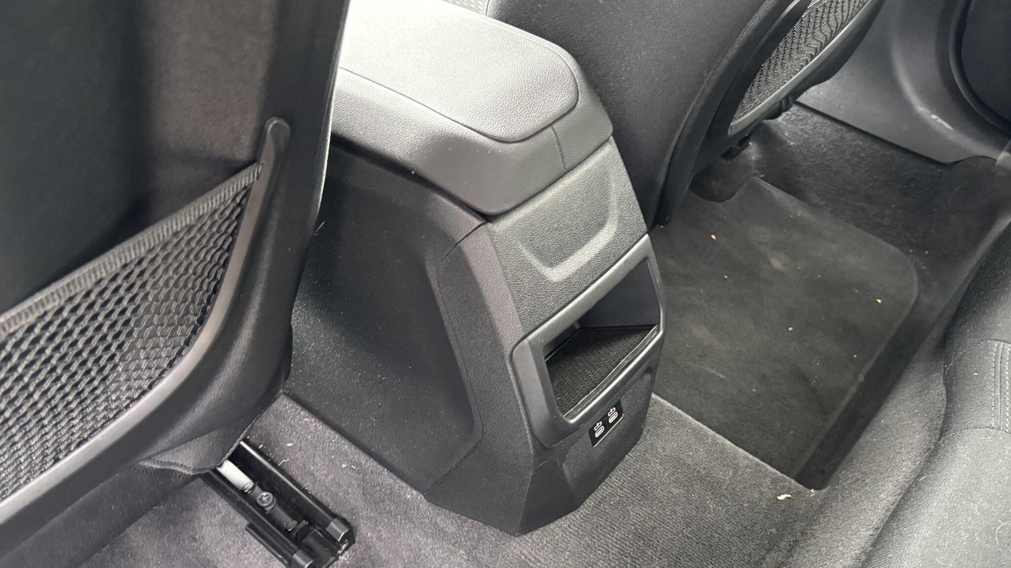 BMW 1 Series view 14