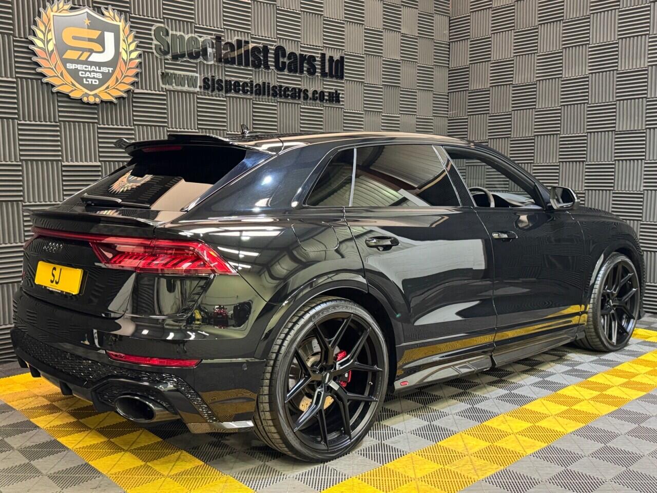 Audi RSQ8 view 5