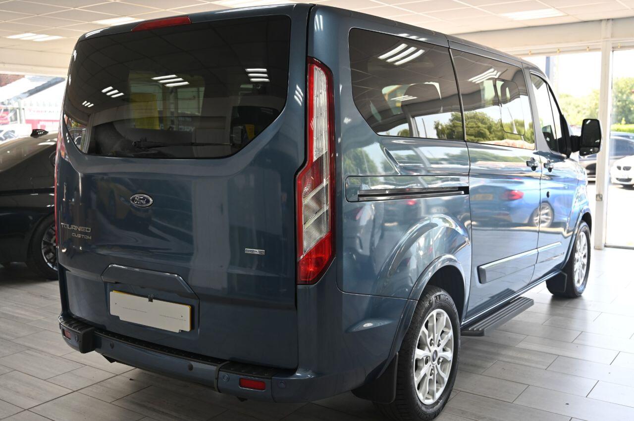 Ford Tourneo Custom view 10