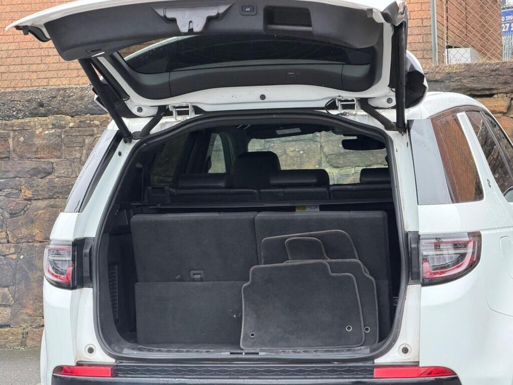Land Rover Discovery Sport view 20