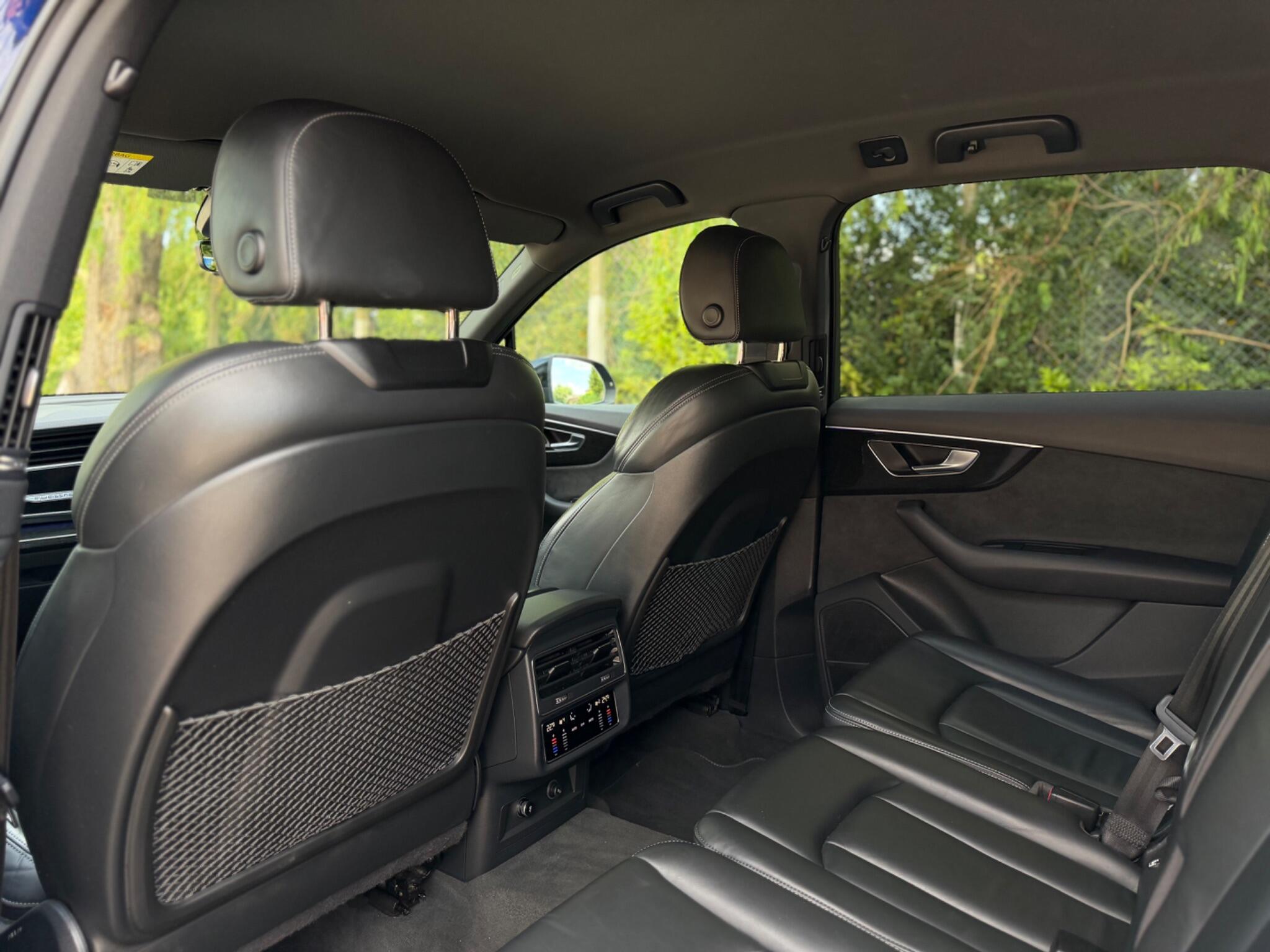 Audi Q7 view 20
