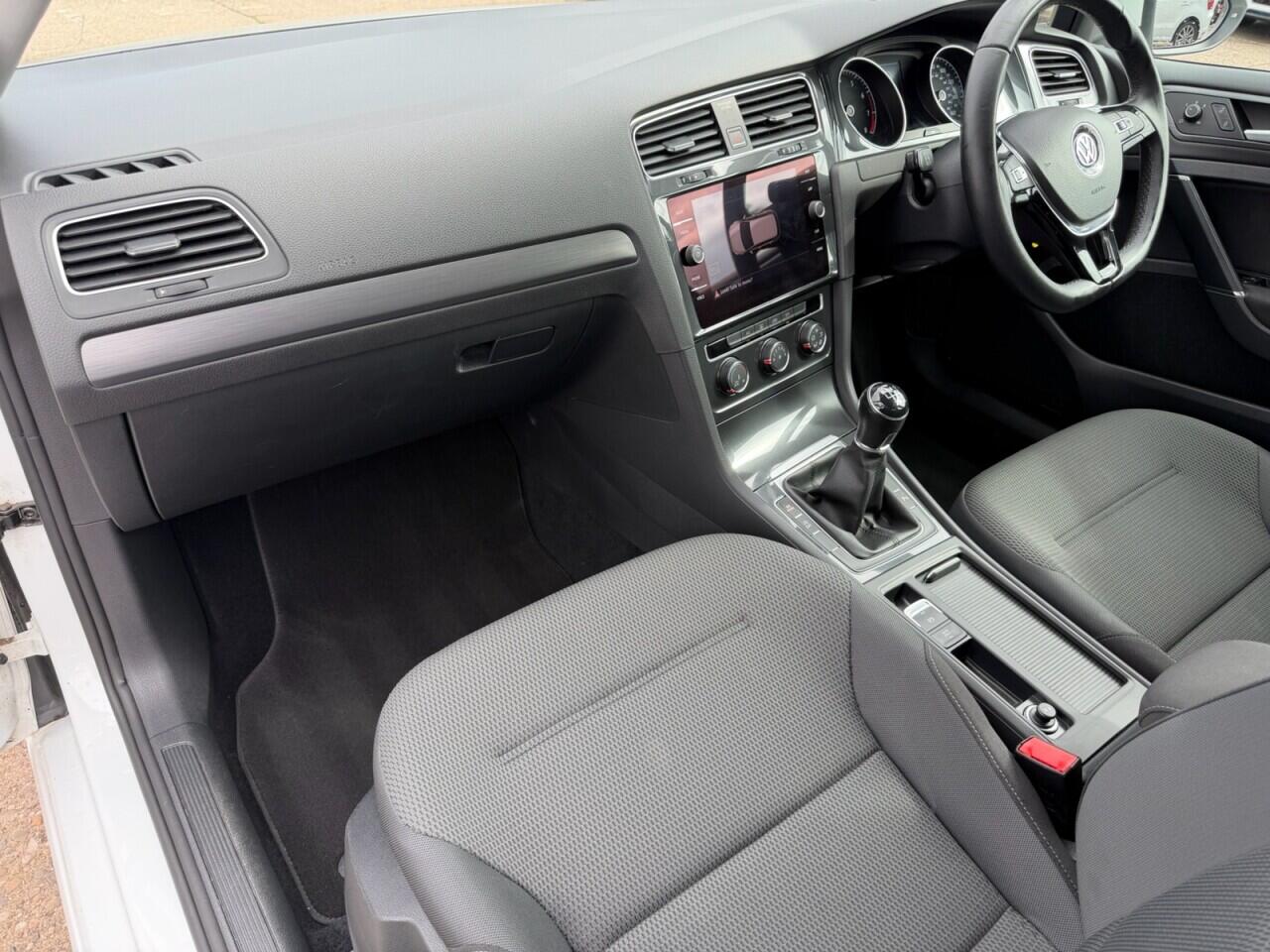 Volkswagen Golf view 3