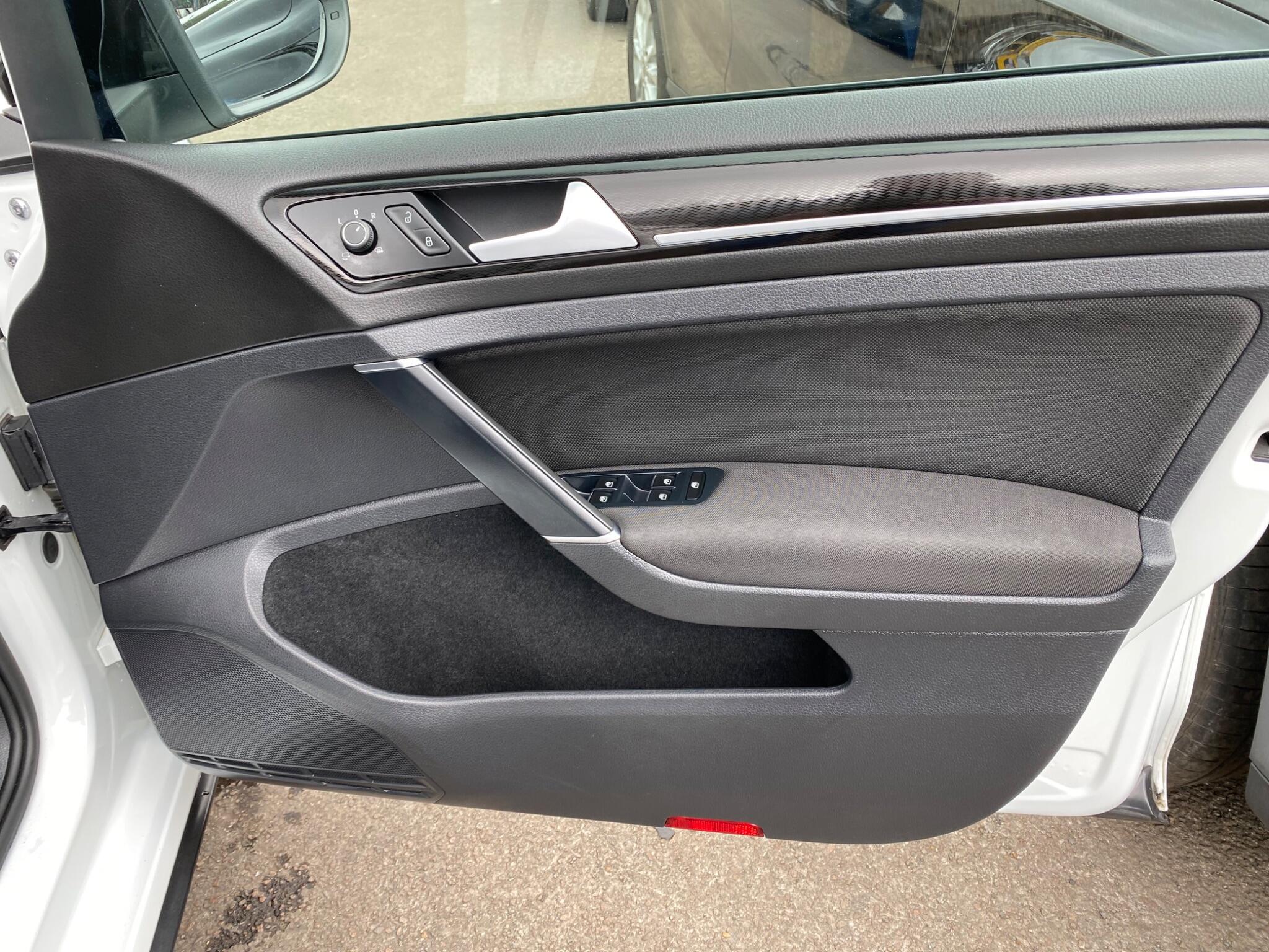Volkswagen Golf view 16