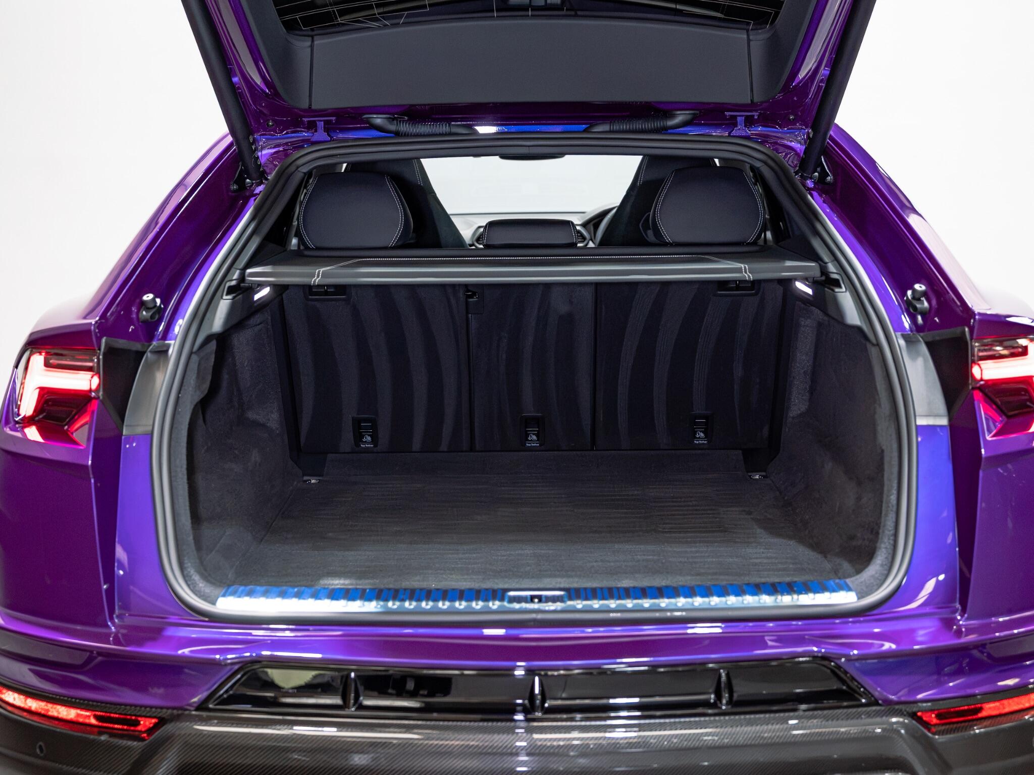 Lamborghini Urus view 38