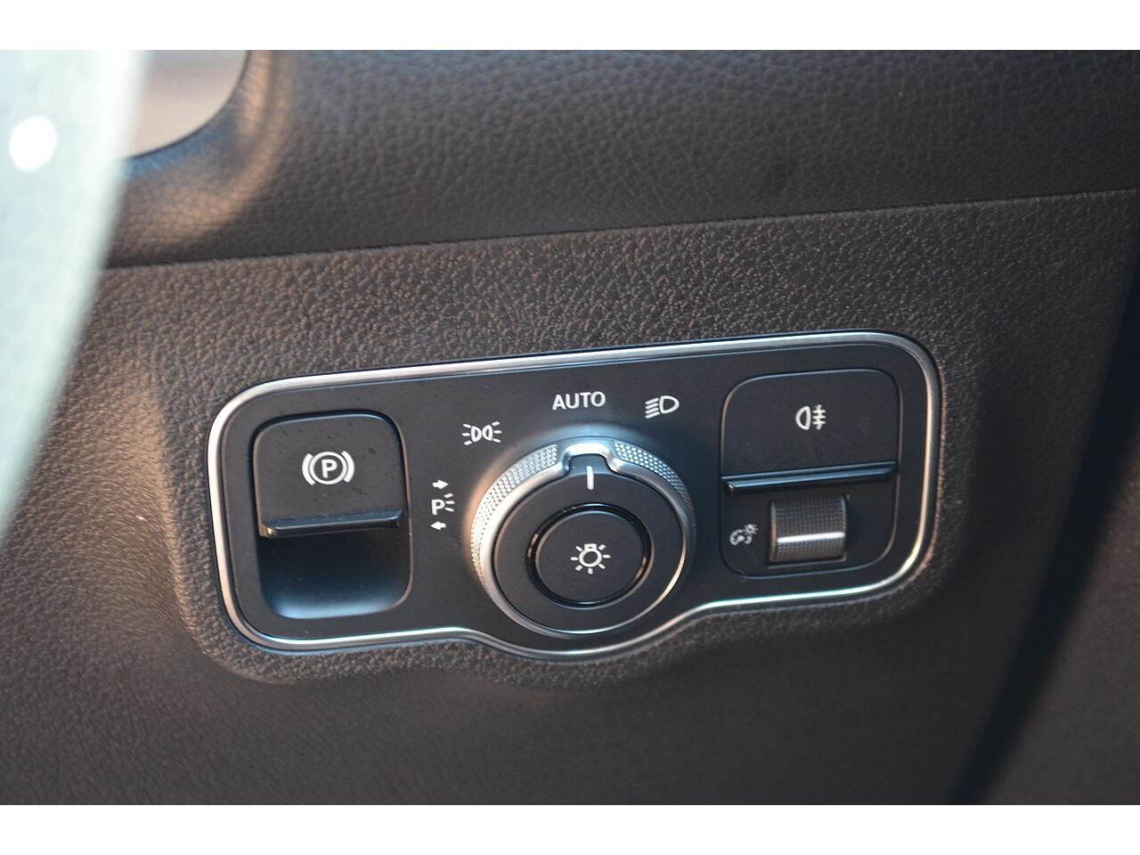 Mercedes-Benz GLB view 54