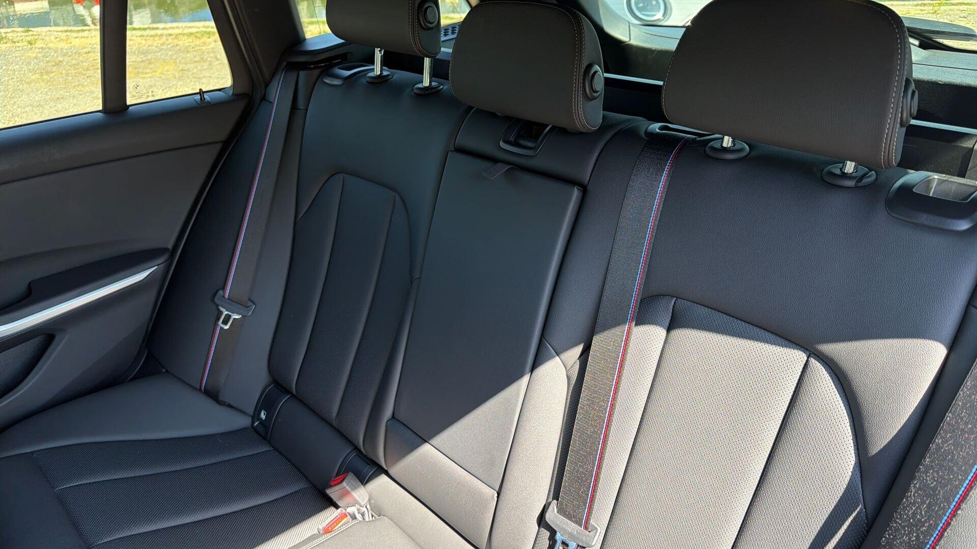 BMW 3 Series view 12