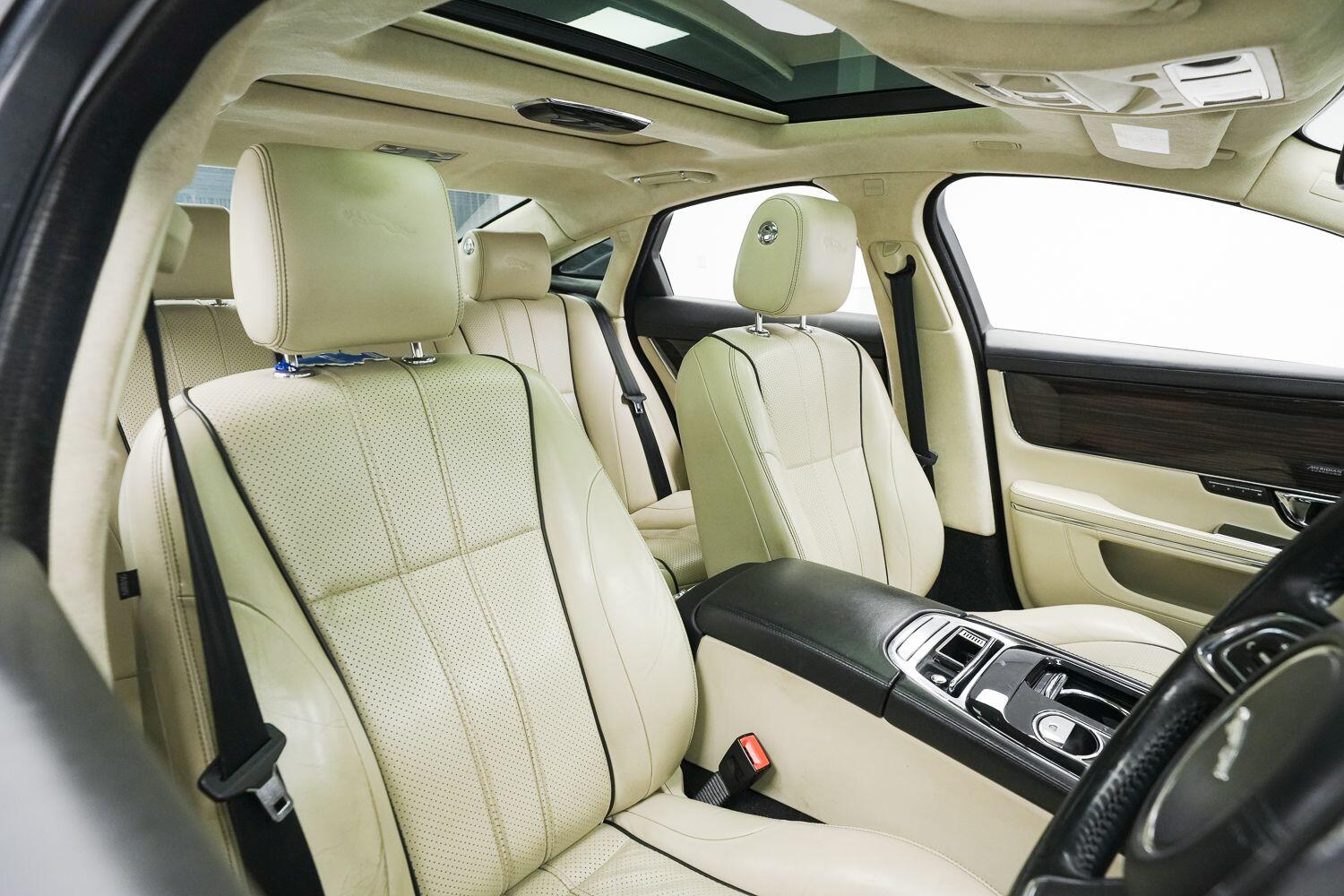 Jaguar XJ view 11