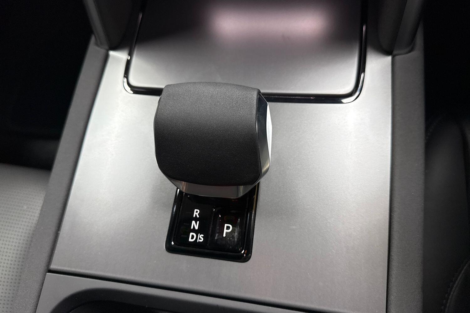 Land Rover Discovery Sport view 12