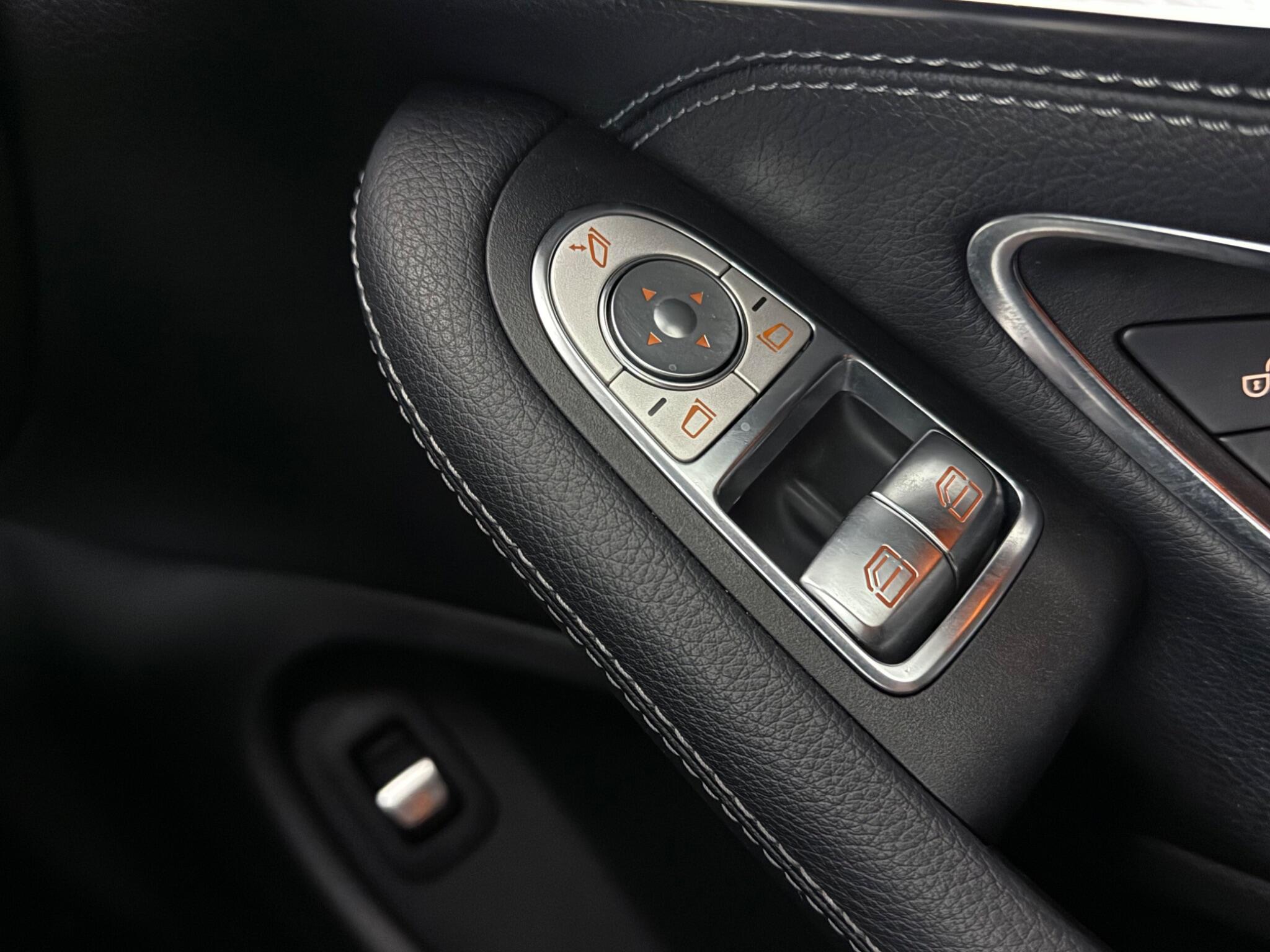 Mercedes-Benz C-Class view 19