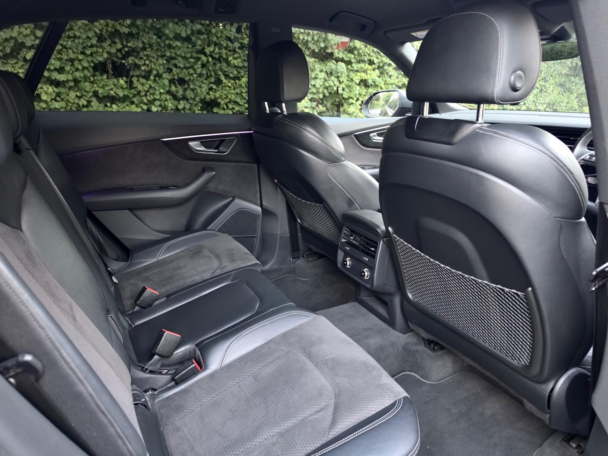 Audi Q8 view 12