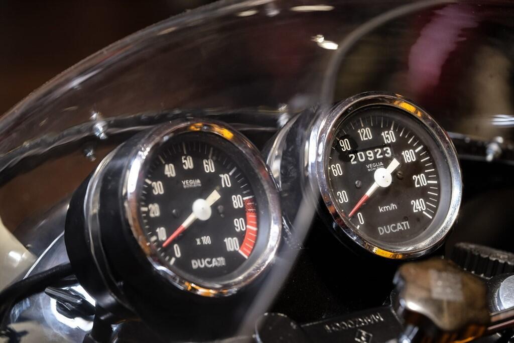Ducati 750 view 19
