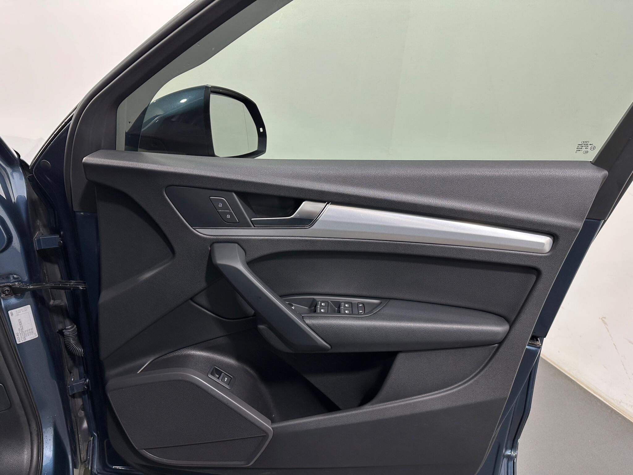 Audi Q5 view 34