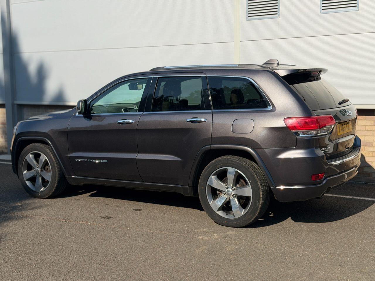Jeep Grand Cherokee view 33