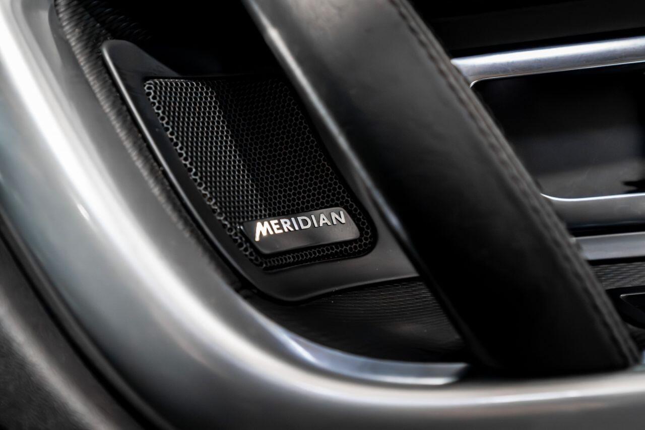 Land Rover Discovery Sport view 8